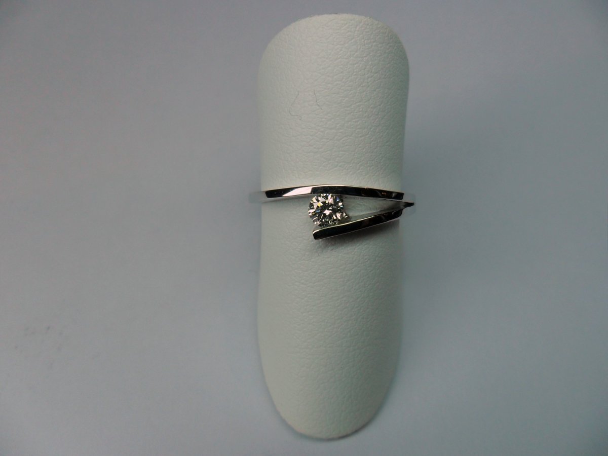 Klemspleet Ring Witgoud 0.16 crt.